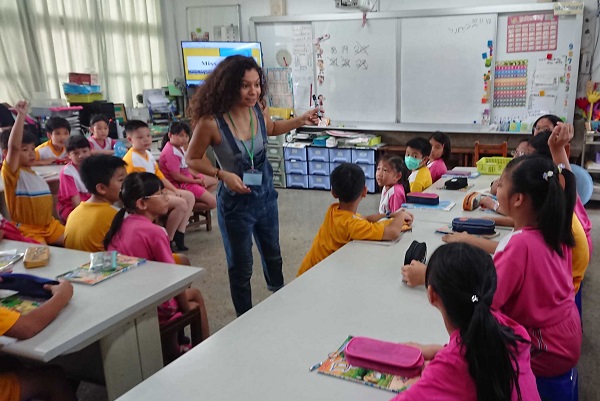 Student teaching in Taiwan