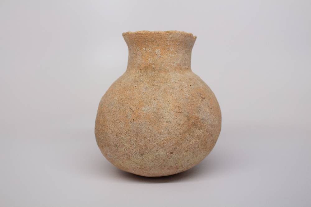 Ceramic vase with short and thick neck.