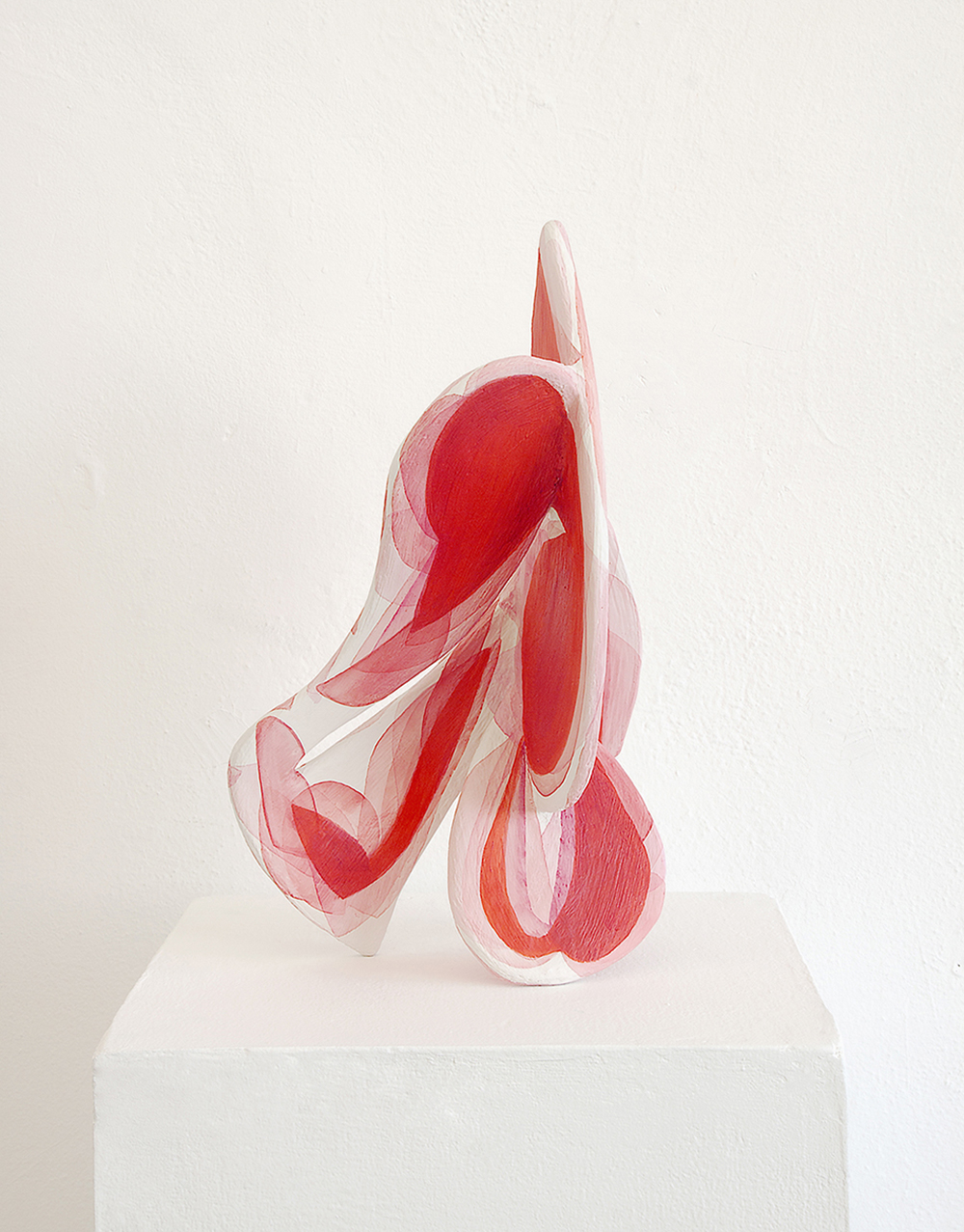 An astract sculpture with angular shapes on each side