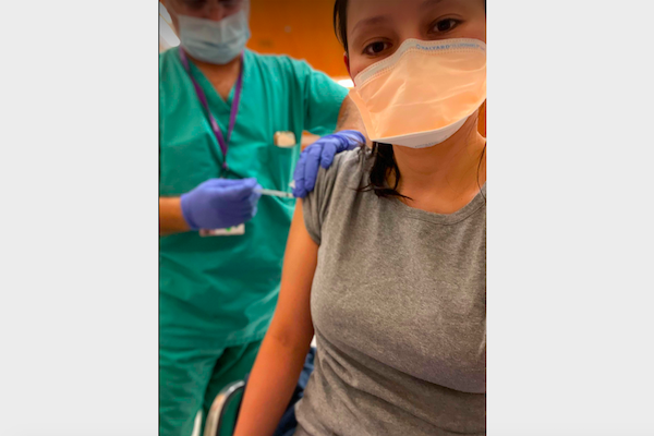 Dr. Barbara Elena Sahagun getting vaccinated