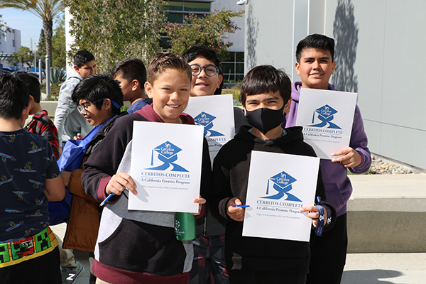 Dulles elementary students on campus