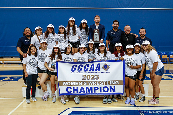 Women's wrestling state champs