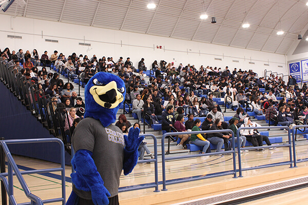 Senior Preview Day participants and Franco