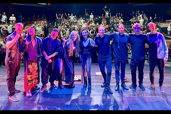 Tina Guo and the band with the audience