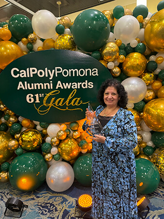 Dr. Mercedes Gutierrez with the award